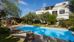  Appartamento in Villa con Giardino privato e piscina  Масса-Лубренсе